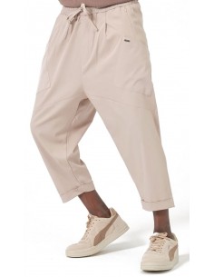 Sarouel Design beige Qaba’il homme coupe ample mastour porté de face